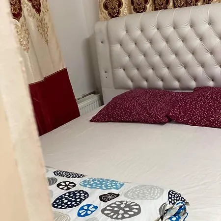 Its In A Lovely Villa House, With Great Environment In A Good Location Lejlighed